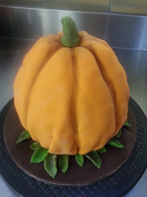 pumpkin Halloween cake